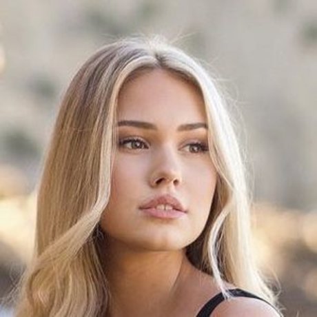 lifewithaliina model free pics