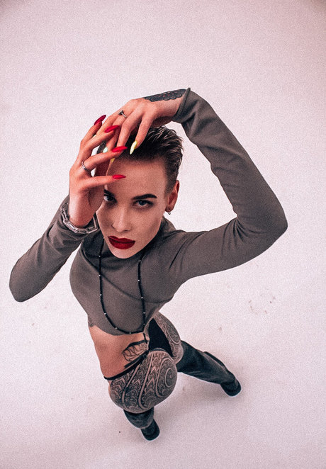 Tory Inve Fansly naked model image