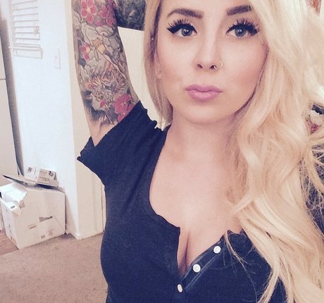 SJ Valenz model sex images