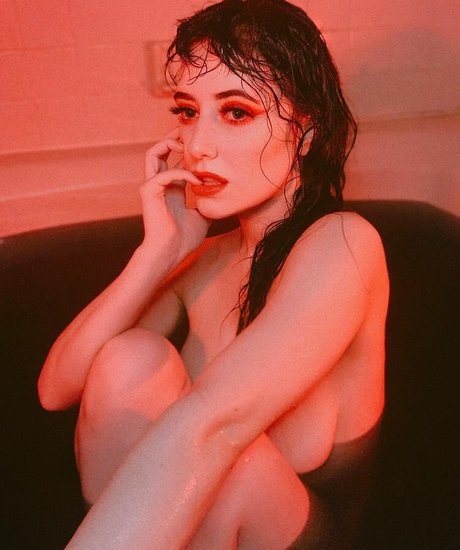 Lauren Van Lom xxx actress img