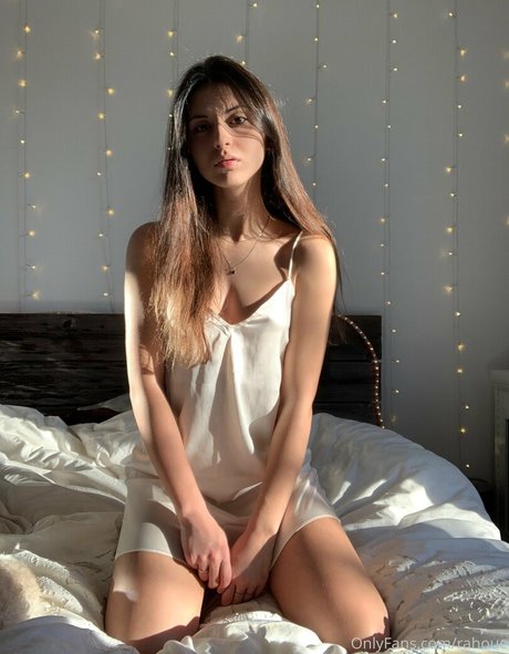 Rahoue hd actress picture