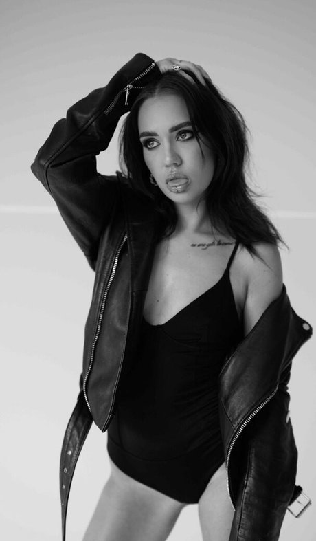 Madeleyn Kurg free pornstar pics