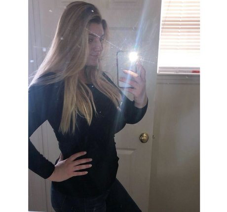 goth threesome onlyfans top pics