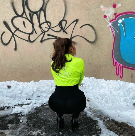 Kimberly Nguyen model pretty picture