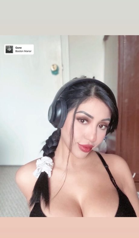 Alexandra Nicole hd actress pics