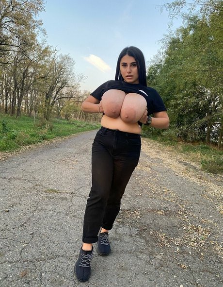 Aria Carroll star beautiful images