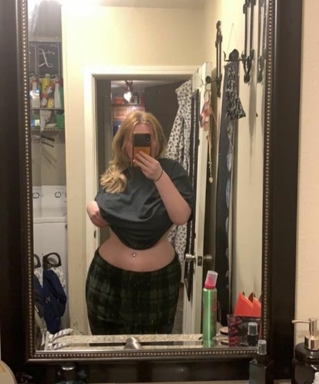 yours___truly___sav1 nude star pictures