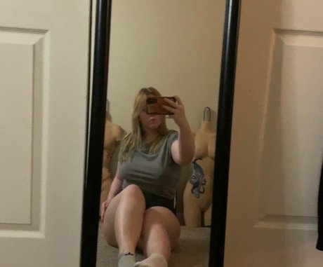 yours___truly___sav1 model perfect pic