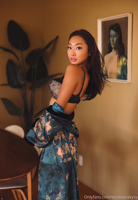 Nora Kyzy star images