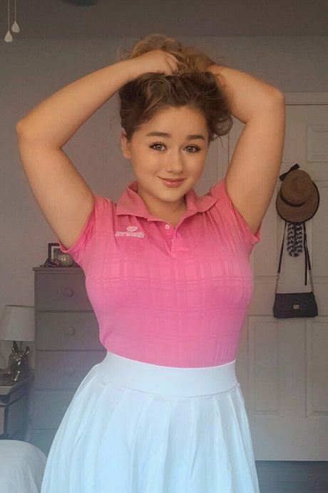 Lillie Mae model pic