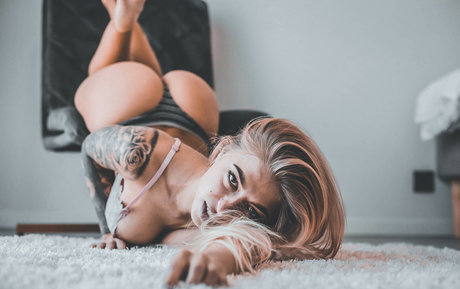 Snowgonewild pornstar naked photo