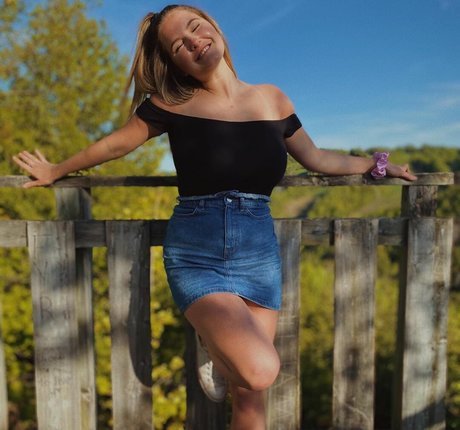 Paige F star exclusive picture