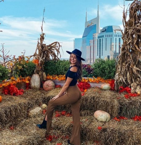 Taylorlegit art model photos