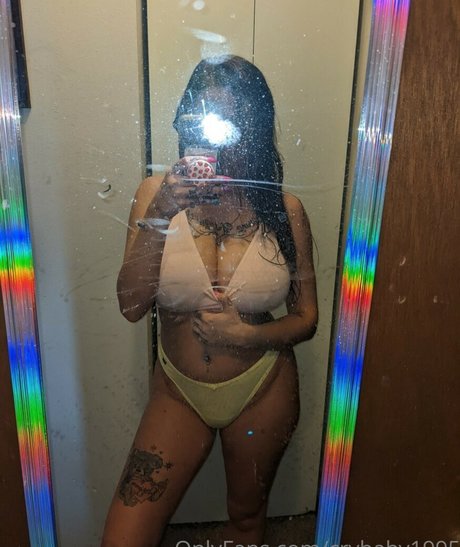 crybaby1995 top model photo