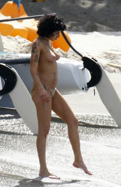 Amy Winehouse pornstar pretty pictures