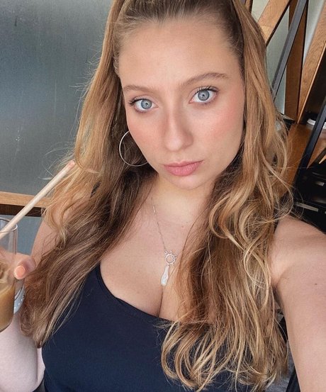 Shachar Alkoser naked star image