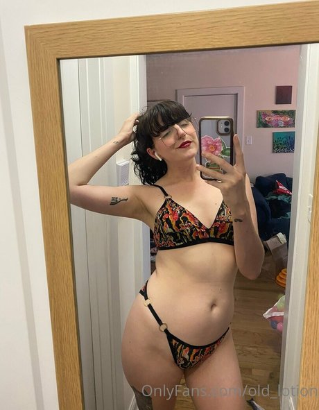 Lotion Wizard nude actress images