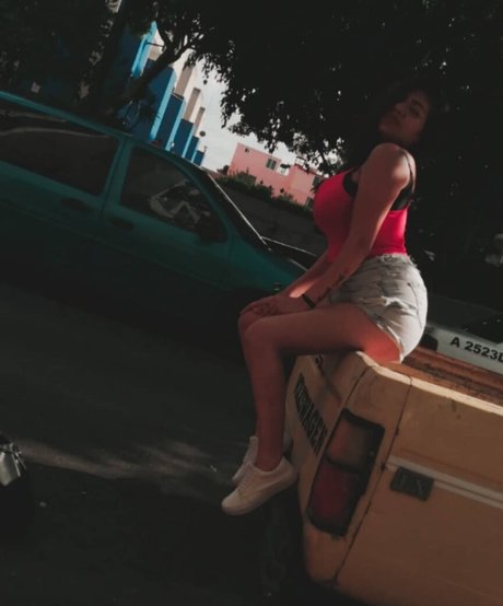 Kimberly Hdeez star sexy pic