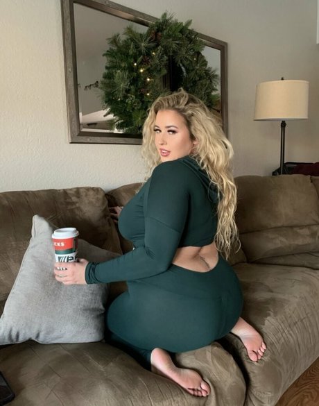 Lauren Sangster hd model gallery