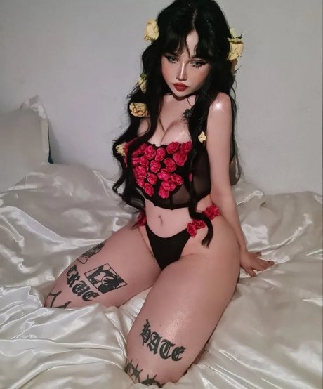 SaltyBxxbe model pornographic pic