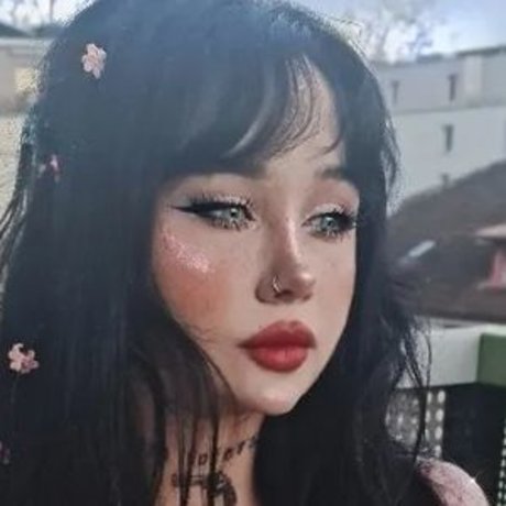 SaltyBxxbe model naked pics