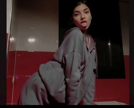 Blackamber51 model adult photos