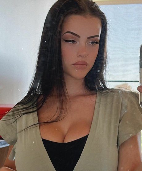 Grace Laura art model galleries