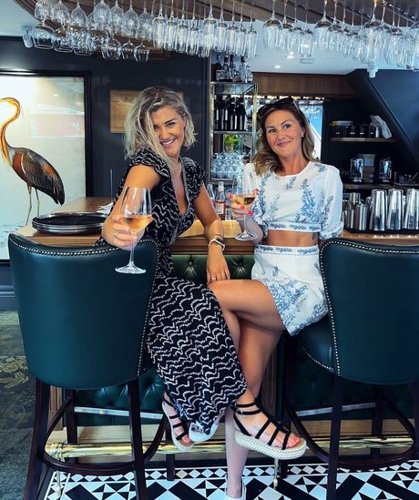 Claudia Valler model top photo