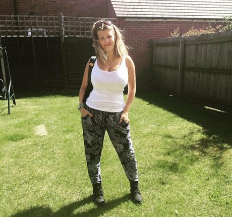 Claudia Valler nice model pics