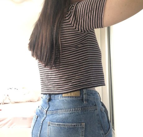 Tayla Cooper beautiful model img