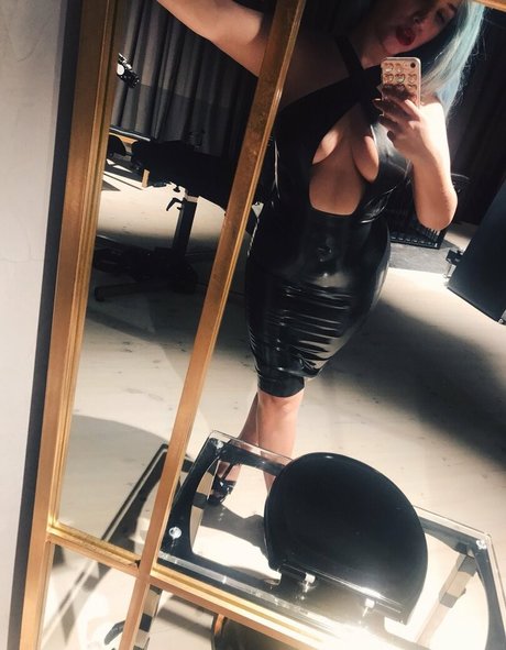 SophiaLarou star exclusive photos