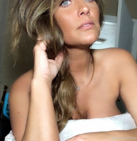 Jessica Riley model naked pic