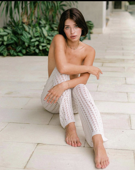 _Julia Bar beautiful model pics