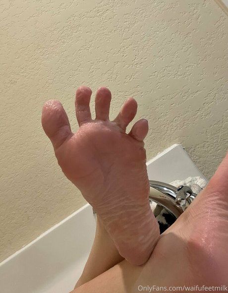 WaifuFeetMilk pretty actress photo