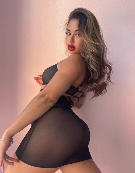 Bonnie Humps erotic actress photos