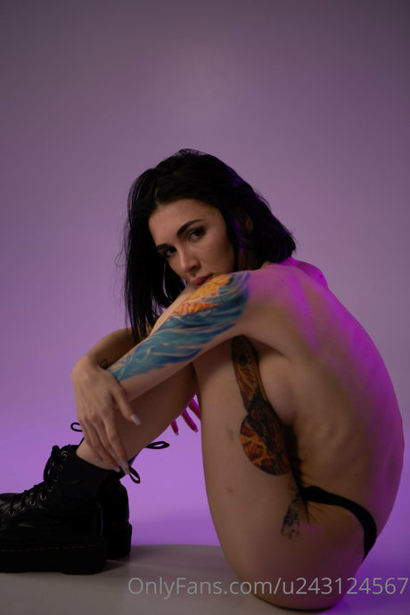 Mika Davis model nude gallery