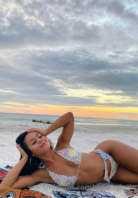 Delia Sylvain pretty actress galleries