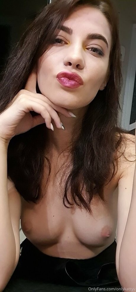 onlykattyv star erotic image