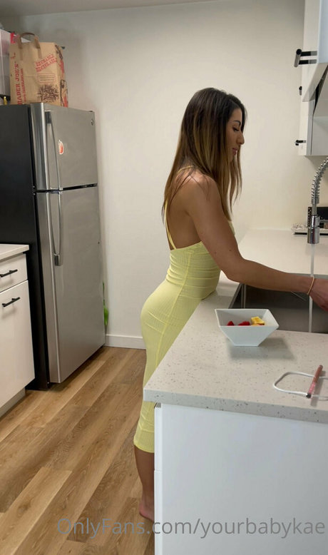 YourBabyKae model naked photo