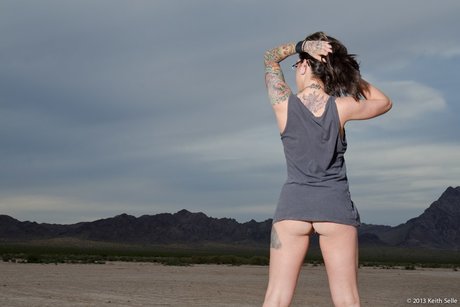 Olivia Black nude model pic