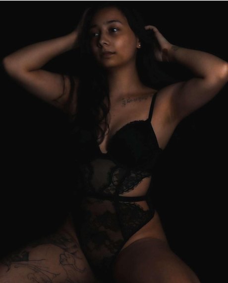 themsyellow pretty pornstar picture