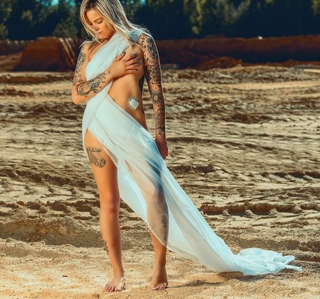 Frau Box star naked photos