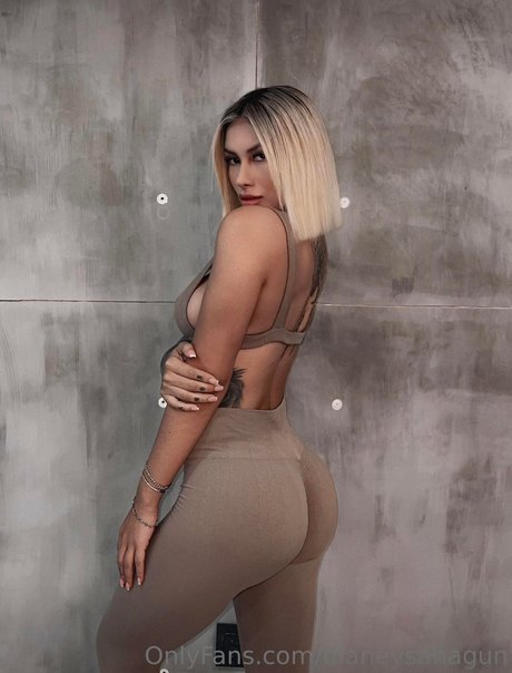 Dianey Sahagun naked model picture