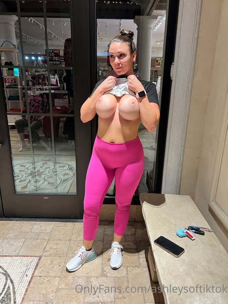 The Ashleys free star photo