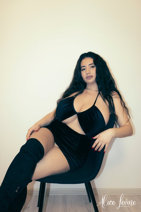 Alice Levine star best image