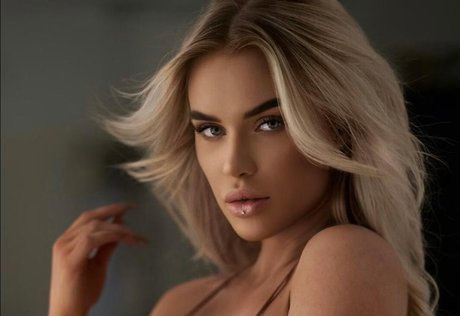 patricia model pretty pic