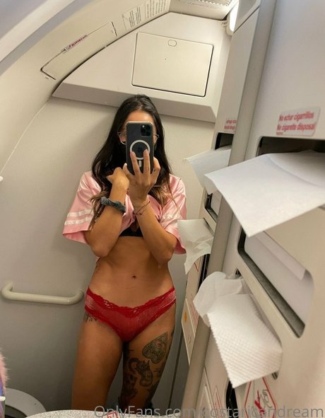 Costarican Trouble porn model photo