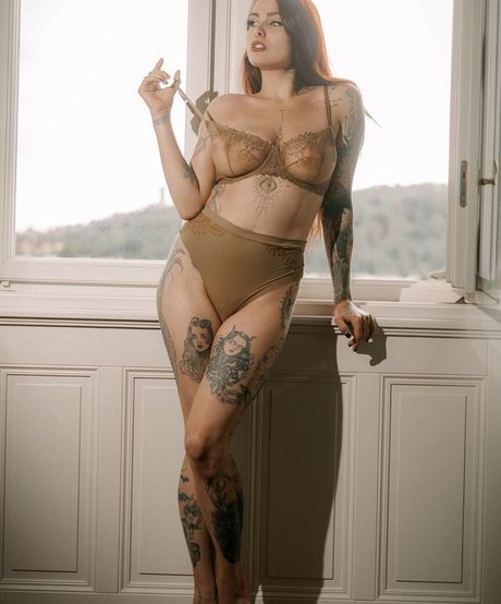 mallghareth if model nude photos