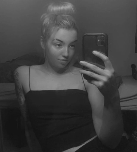 theenicolehammond model adult img