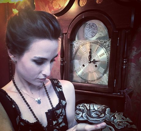 Allison Scagliotti beautiful actress image